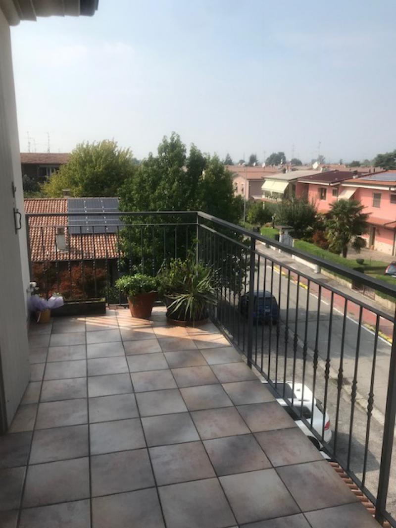 nuovo trilocale con box auto e terrazzo zona elnos roncadelle