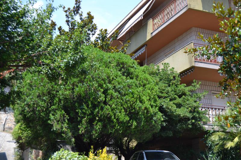 sanremo grazioso bilocale in zona tranquilla con giardino