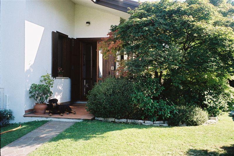 casa spaziosa in zona esclusivamente residenziale