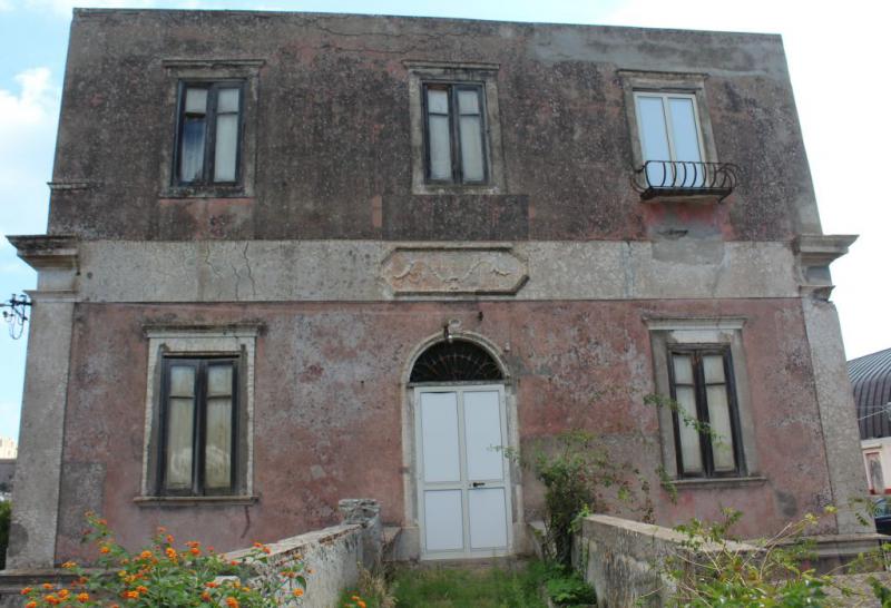 Vendesi Villa Singola Villino a Lipari via stradale