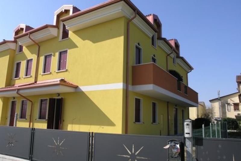 quadrifamiliare   - porzione