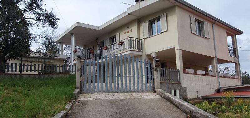 casa indipendente su due livelli con cantina e box auto doppio