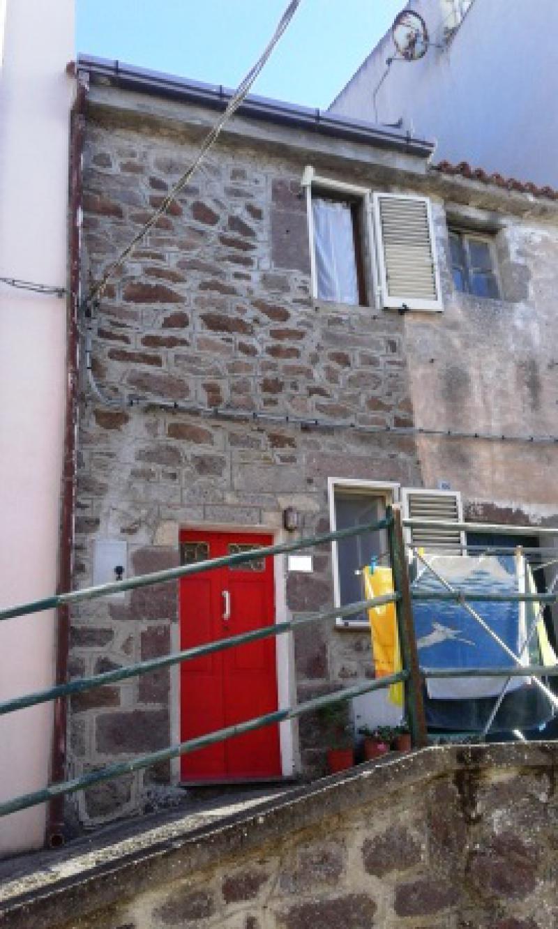 Vendesi Casa Indipendente a Villanova Monteleone via petretto