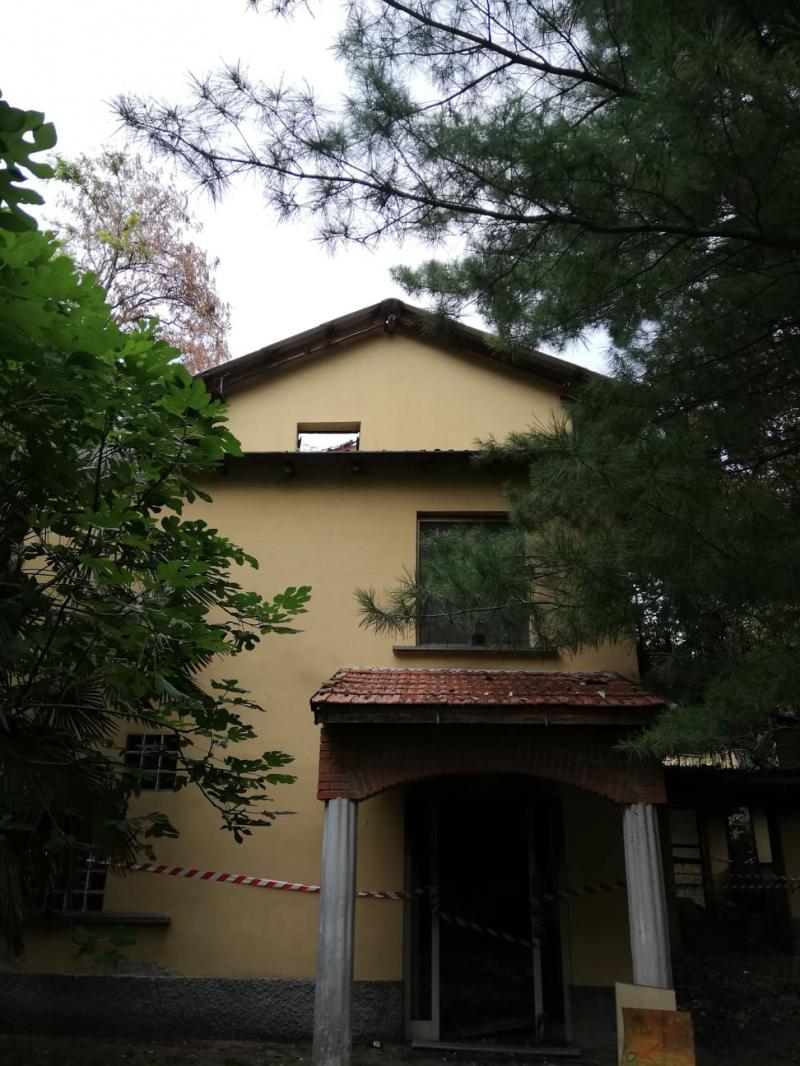 parabiago  casa indipendente casale/rustico/cascina giardino 2200 mq