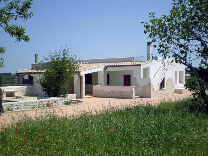 villino indipendente tra collina e mare di monopoli