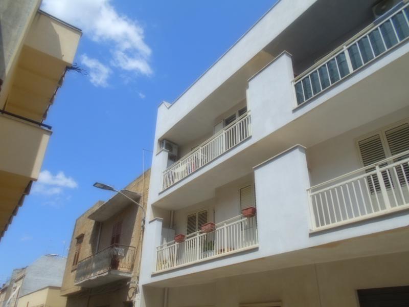 appartamento 2° piano con garage zona via pietro luna