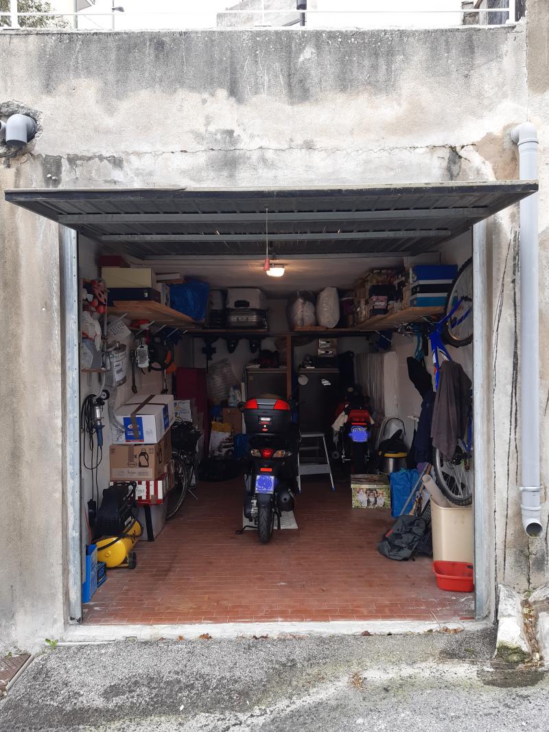 Vendesi Garage Box Posto Auto a Albissola Marina via belvedere