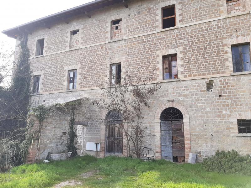 Vendesi Immobile a Urbino via fogliense 16