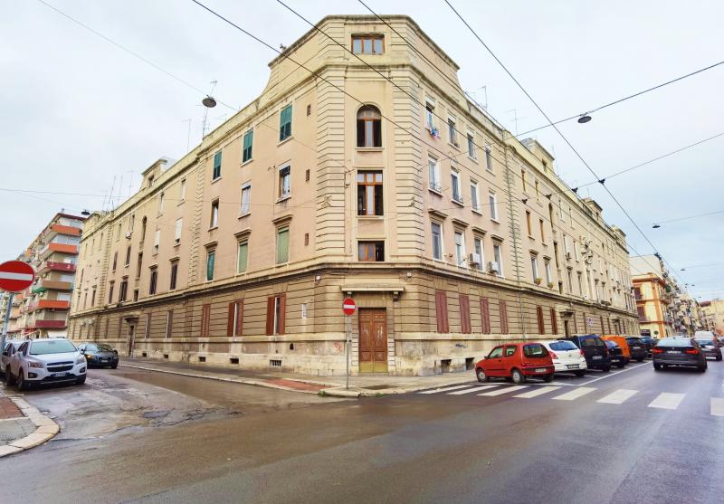 libertà bari bivaniacc. difronte manifattura tabacchi