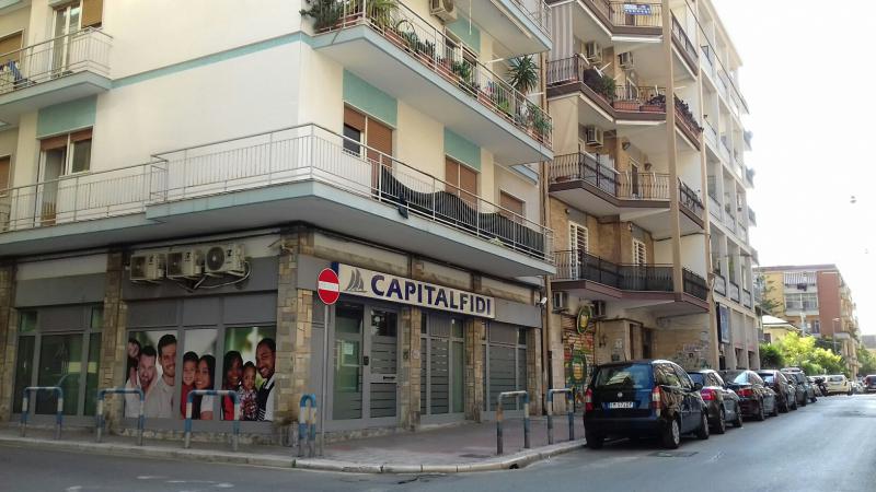 Vendesi Locale Commerciale a Bari via e. toti 1/a angolo c.so b. croce
