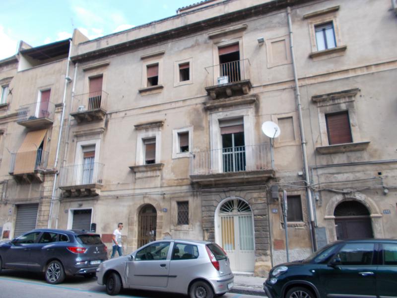 Vendesi Appartamento a Caltagirone via roma