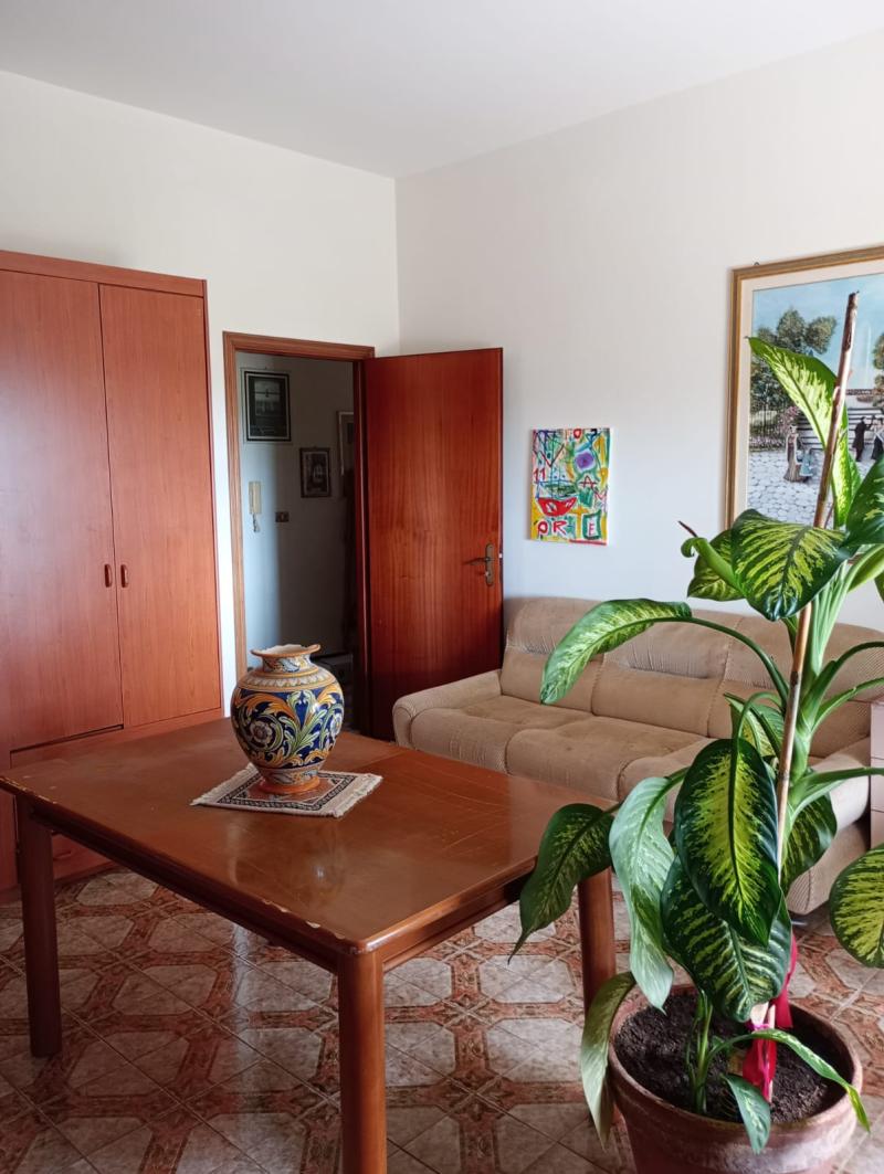 via solferino locasi parzialmente arredato € 400
