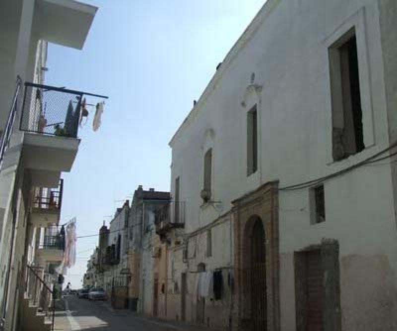 Vendesi Stabile Palazzo a Bernalda centro storico